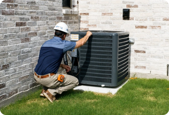 Tempo Club technician maintaining an outdoor AC unit